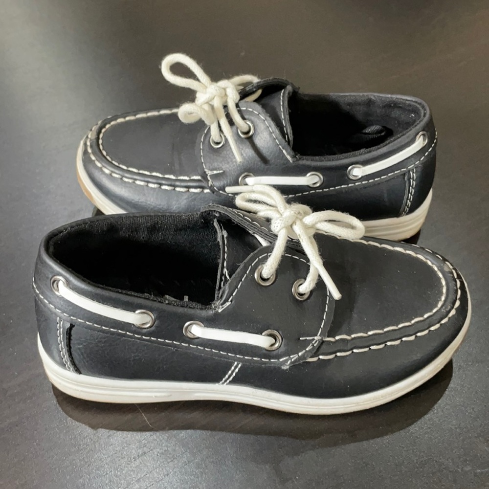 Mario Lopez kids navy blue topsides Sz 9